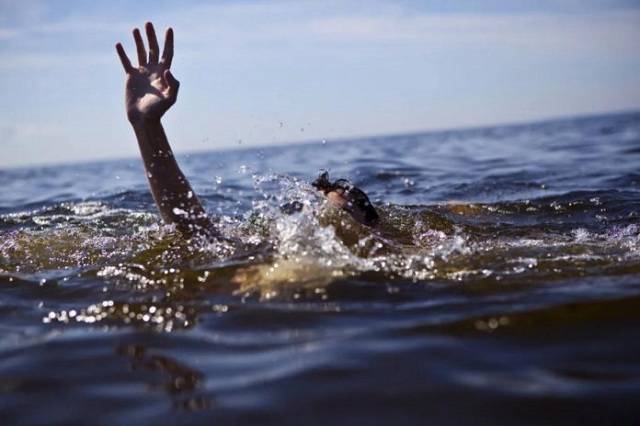 В Петербурге подросток попытался переплыть реку и утонул