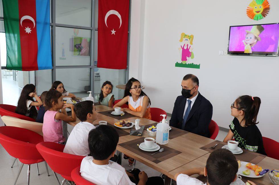 Первый заместитель министра здравоохранения Азербайджана Теймур Мусаев навестил детей из семей шехидов (ФОТО)