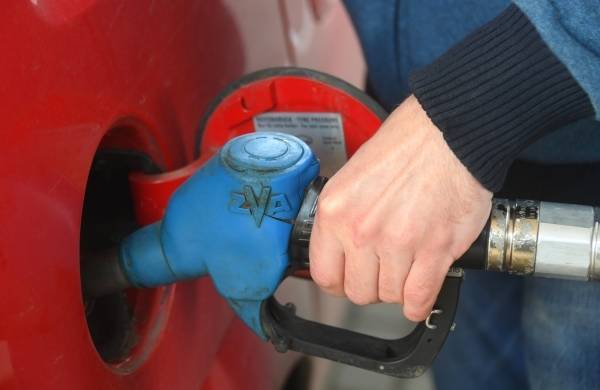 Розничные цены на бензин выросли на 13 копеек за неделю