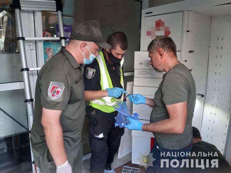 В Киеве и Одессе произошли взрывы в почтоматах "Новой почты": компания срочно меняет правила