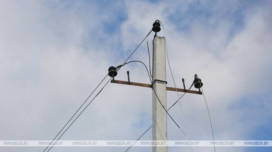 В Лоевском и Петриковском районах из-за грозового фронта нарушалось электроснабжение