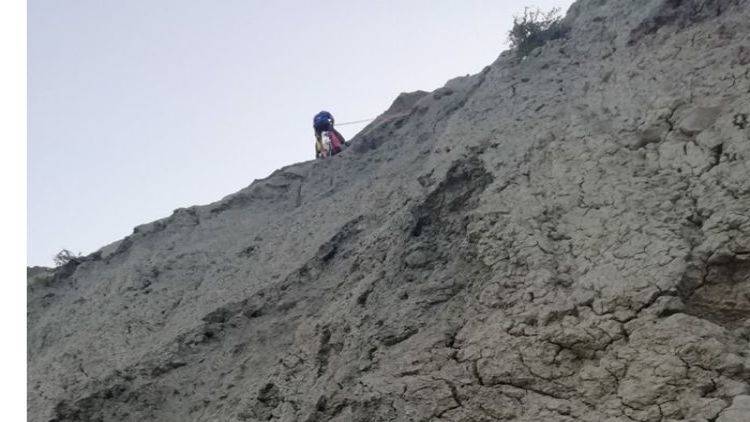 В Феодосии спасли застрявшего на опасном склоне туриста