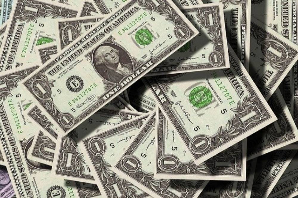 Доллар на Мосбирже опустился опустился ниже 73 рублей впервые с 1 июля