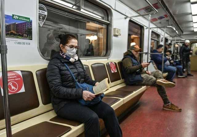 В Киеве в вагоне метро подрались из-за маски
