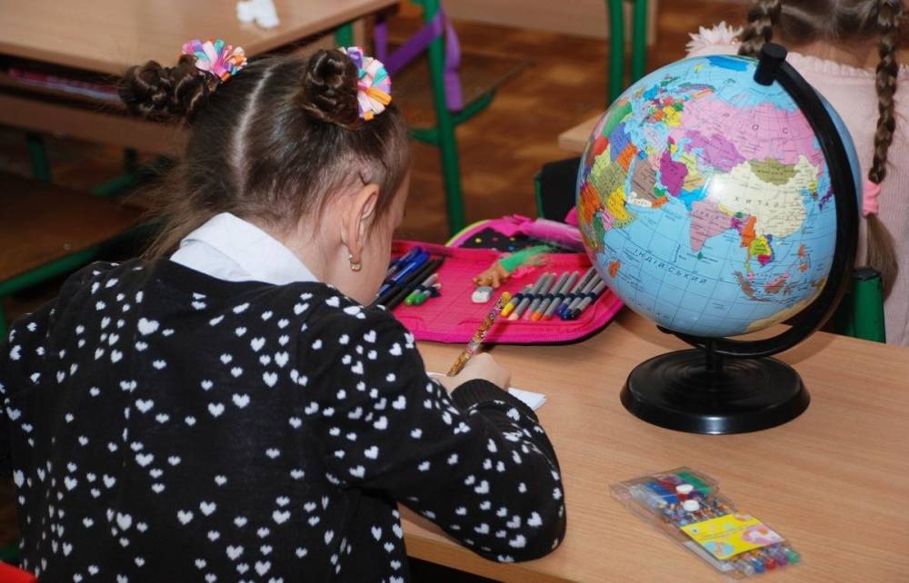 Учебный год в России начнется по антиковидным правилам