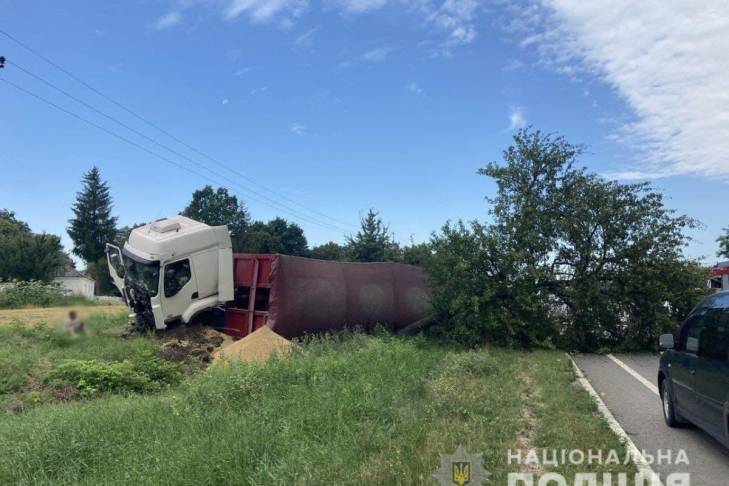 В Черкасской области в ДТП с грузовиком погибла семья