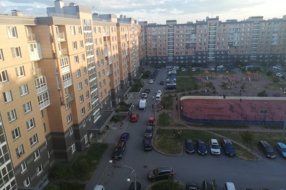 СК проведет проверку после конфликта в Славянке, где женщина распылила перцовый газ в лицо подросткам