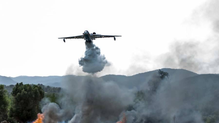 В тушении пожаров в Турции задействовали самолеты из РФ и Украины