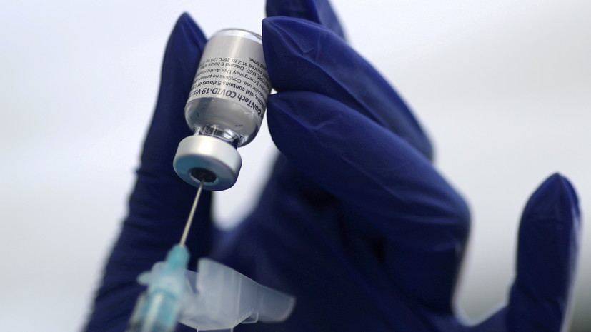 Премьер Израиля заявил о начале кампании вакцинации лиц старше 60 лет третьей дозой Pfizer