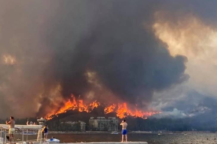 Туристка из Украины рассказала о масштабных пожарах в Турции и показала жуткие кадры