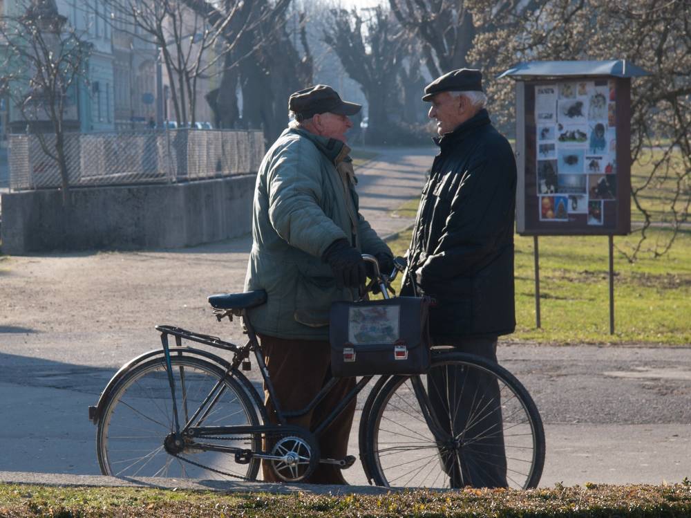 Петербургские пенсионеры стали получать в 2021 году на 826 рублей больше