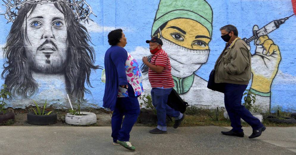 Коронавирус в мире: новая вспышка в Китае; Бразилия отменяет контракт на "Спутник V"