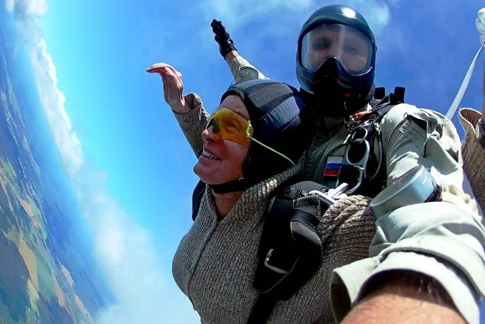 73-летняя йошкаролинка впервые совершила прыжок с парашютом