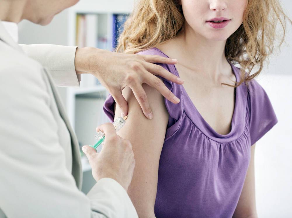 Минздрав разрешил вакцинировать от COVID-19 детей с 12 лет