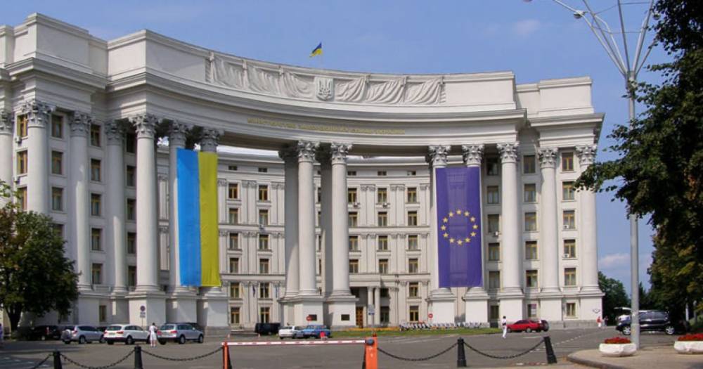 Украина впервые получила стратегию внешней политики: заявлен "конец шатаниям"