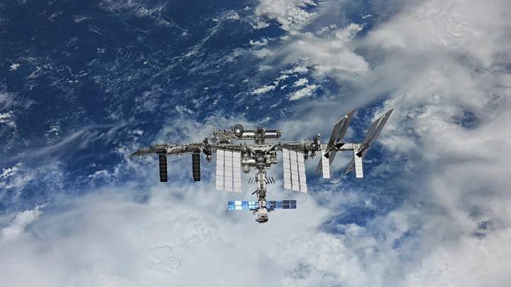 Космонавты на МКС впервые открыли люк в модуль «Наука»