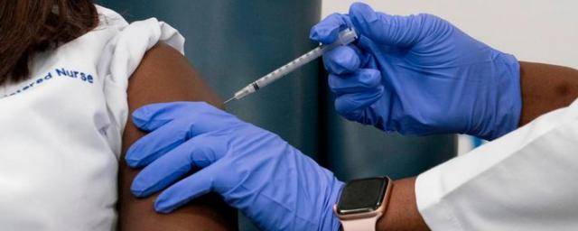 Вакцинированные от ковида составили 75% заболевших в июле в Массачусетсе