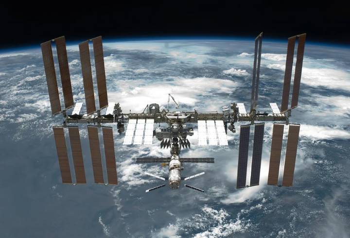 Российский космонавт сообщил о вылетевшем болте из модуля "Наука" на МКС
