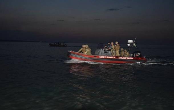 В Азовском море прошли ночные учения пограничников и ВМС
