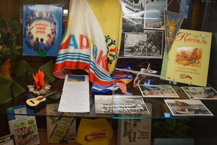Выставка «Какого цвета пионерское лето» открыта в Смоленске