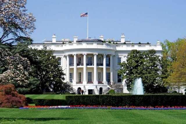 США решили уволить почти 200 сотрудников посольств в России