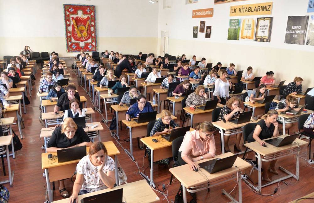 В Азербайджане названа дата проведения повторных экзаменов по приему на работу учителей