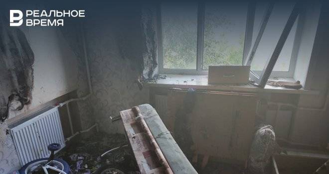 Пожарные спасли ребенка из горящей квартиры в Казани