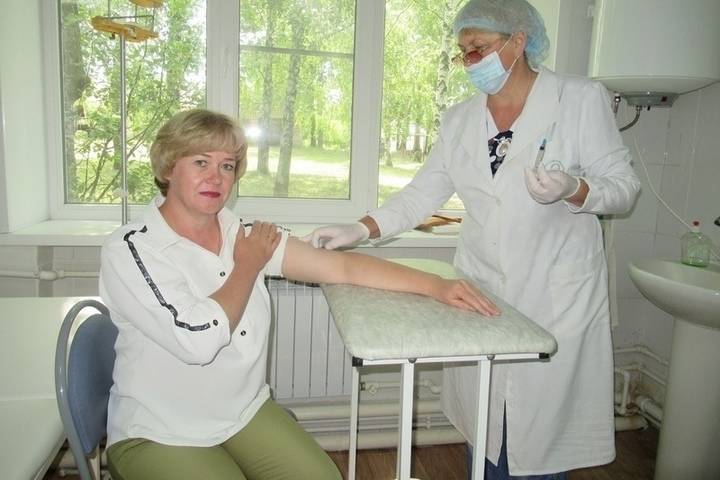 В Умётском районе прививку от коронавируса сделали более 2000 жителей