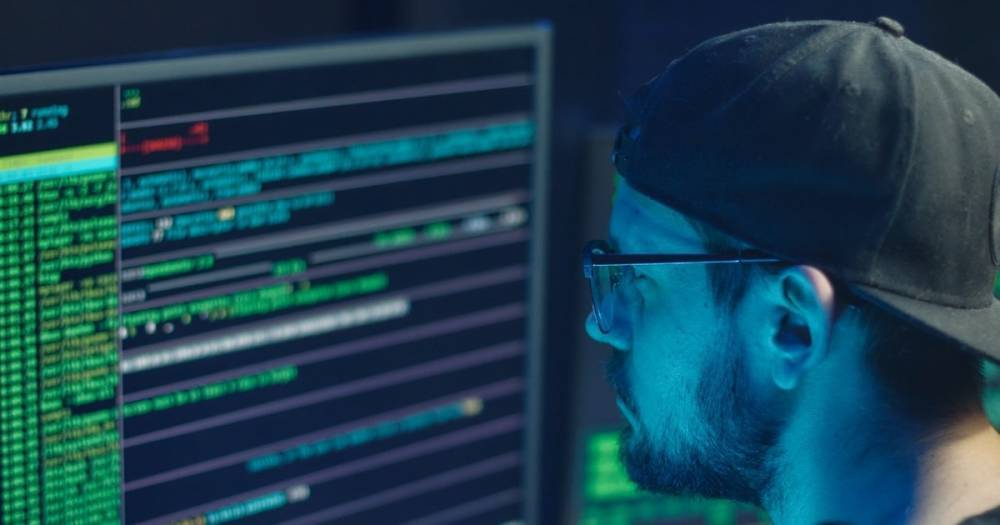 ФИО, место работы и код: в Эстонии хакер украл почти 300 тысяч ID и фото