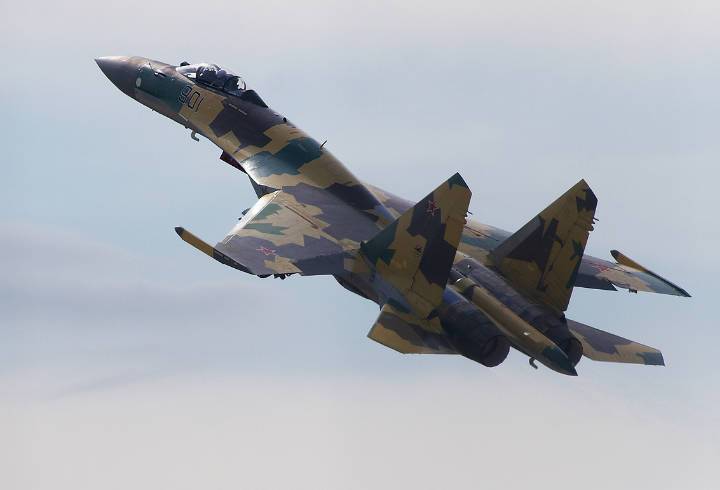 Под Сахалином упал военный самолет Су-35С