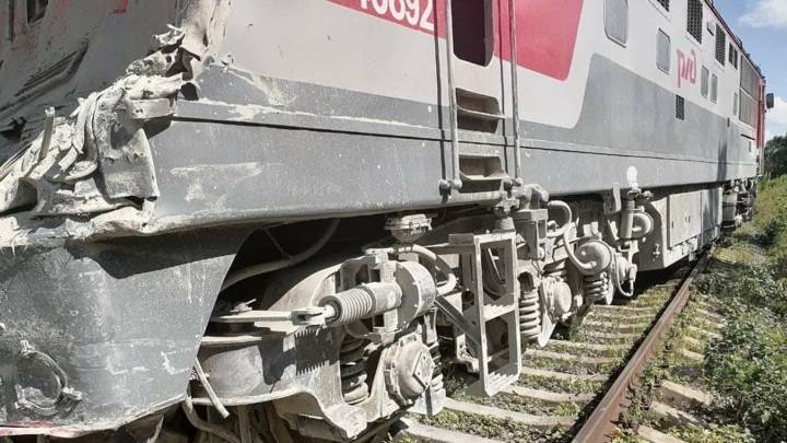 Пассажирский поезд, протаранивший цементовоз, отправили в Москву