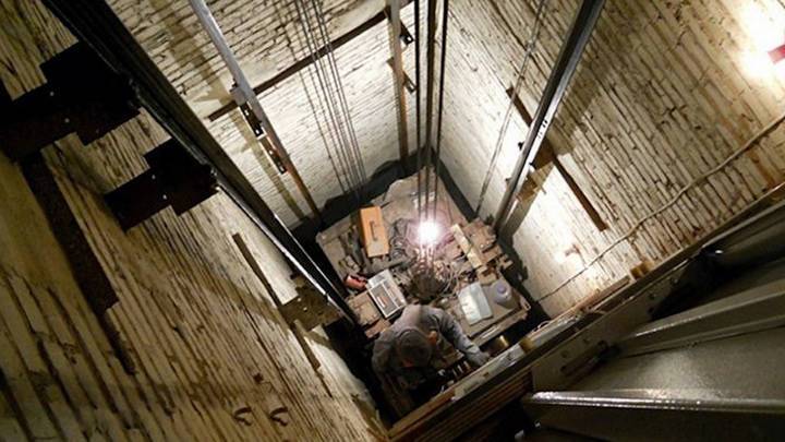 В Москве мужчина погиб, упав в шахту лифта с 19-го этажа