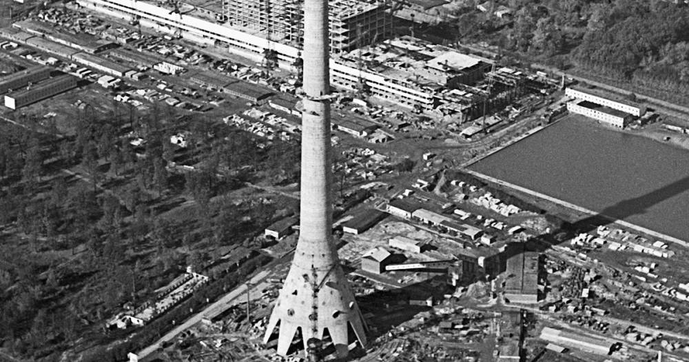 Черно-белое фото Останкинской башни пробудило в москвичах воспоминания