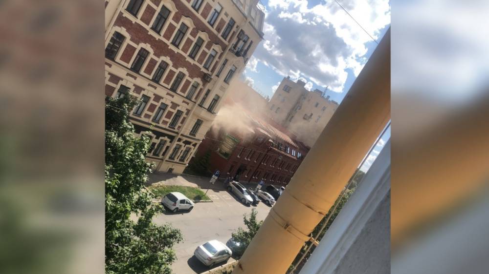 Пожарные ликвидировали огонь в Усачевских банях