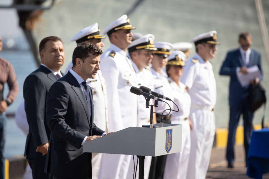 Зеленский пообещал ВМС Украины собственное военное судно