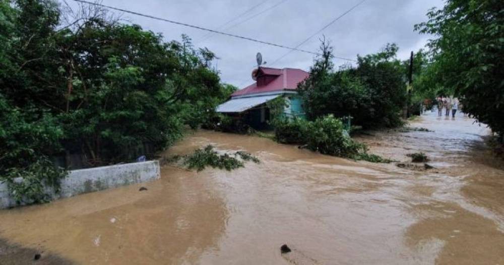 Новое наводнение в Крыму: Ялту и Бахчисарай подтоплено, людей эвакуируют (ВИДЕО)