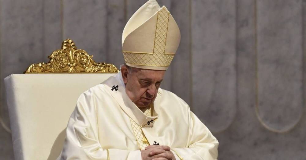 Папа Римский лег в клинику на операцию