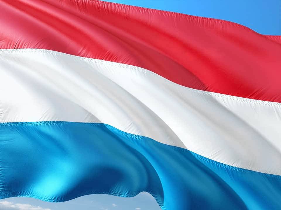 Премьер-министр Люксембурга попал в больницу с коронавирусом и мира