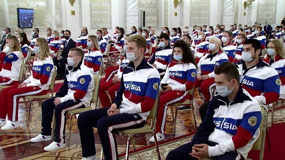 Владимир Путин на встрече с олимпийцами пообещал, что поддерживать спортсменов будут всей страной