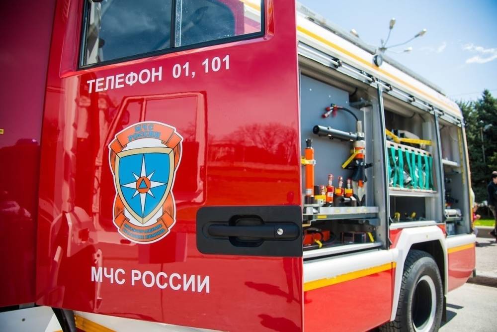 В Астрахани спасатели ликвидировали пожар повышенной сложности