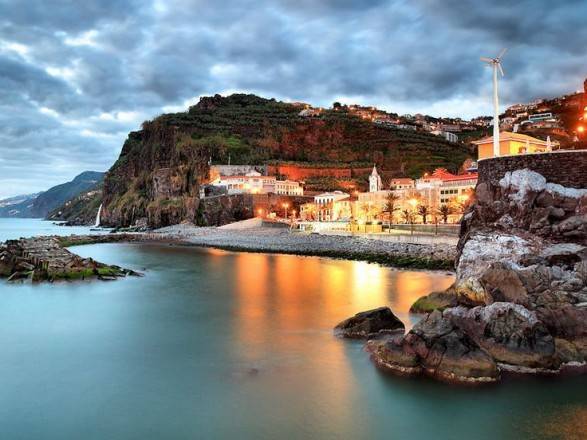 Португальские острова Мадейра принимать туристов, привитых вакцинами, не одобренные ЕС