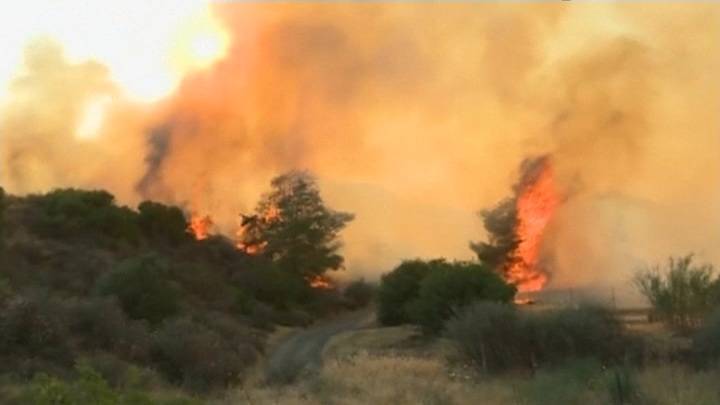 Страшные лесные пожары на Кипре: 4 человека погибли, жителей эвакуируют