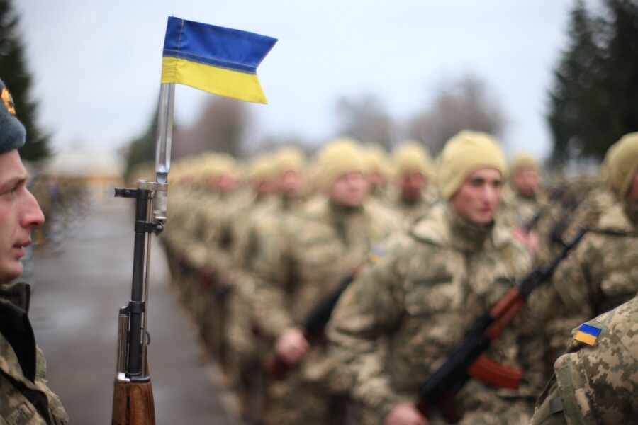 Генерал ВСУ сравнил Украину с «карликом», который угрожает «великану»