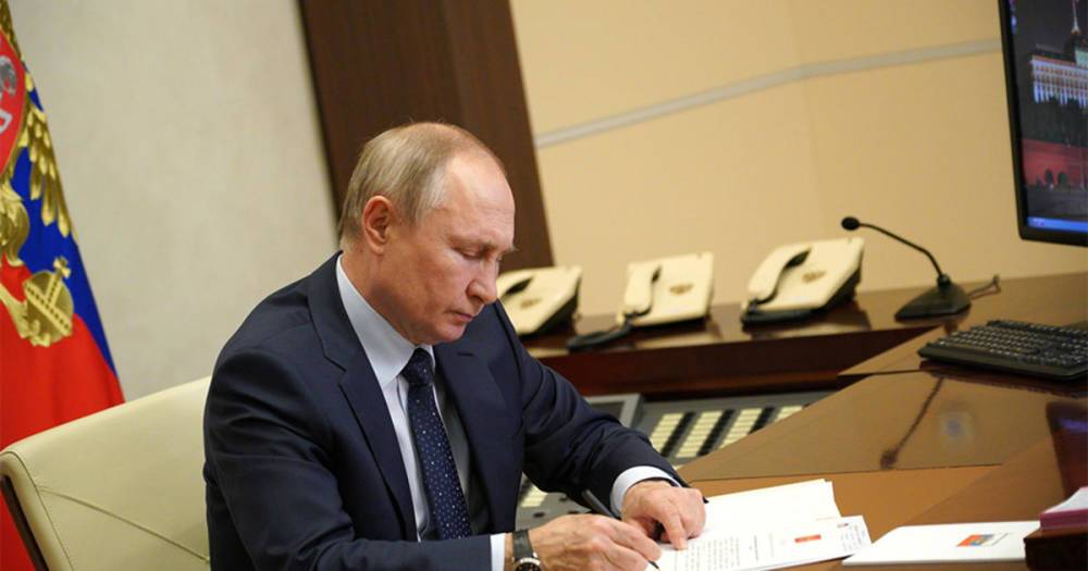 Путин подписал закон, упрощающий и автоматизирующий госзакупки