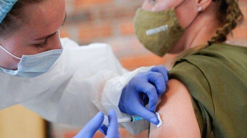 Власти обязали ряд категорий жителей Омской области пройти СOVID-вакцинацию