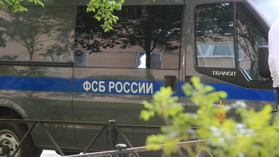 ФСБ Петербурга показала задержание за взятки ряженого силовика