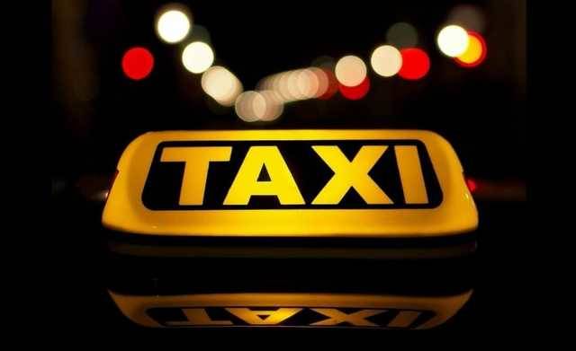 В Киеве таксист ударил и бросил пассажира на землю