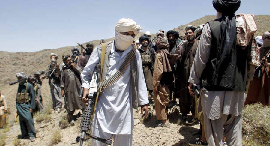 The Guardian: афганские силы безопасности массово бегут из районов, захваченных талибами