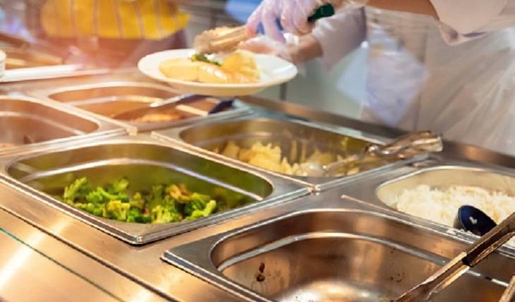 Горячие обеды могут стать бесплатными для учеников средней школы