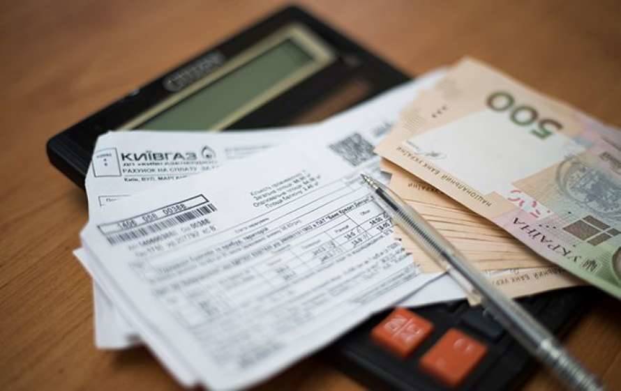 С банковских счетов украинцев будут автоматом списываться долги за коммуналку